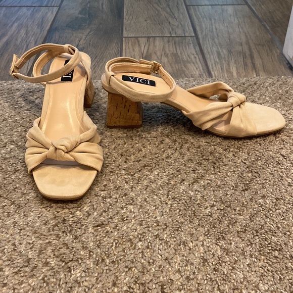 VICI brand new size 8 heels - Picture 4 of 7